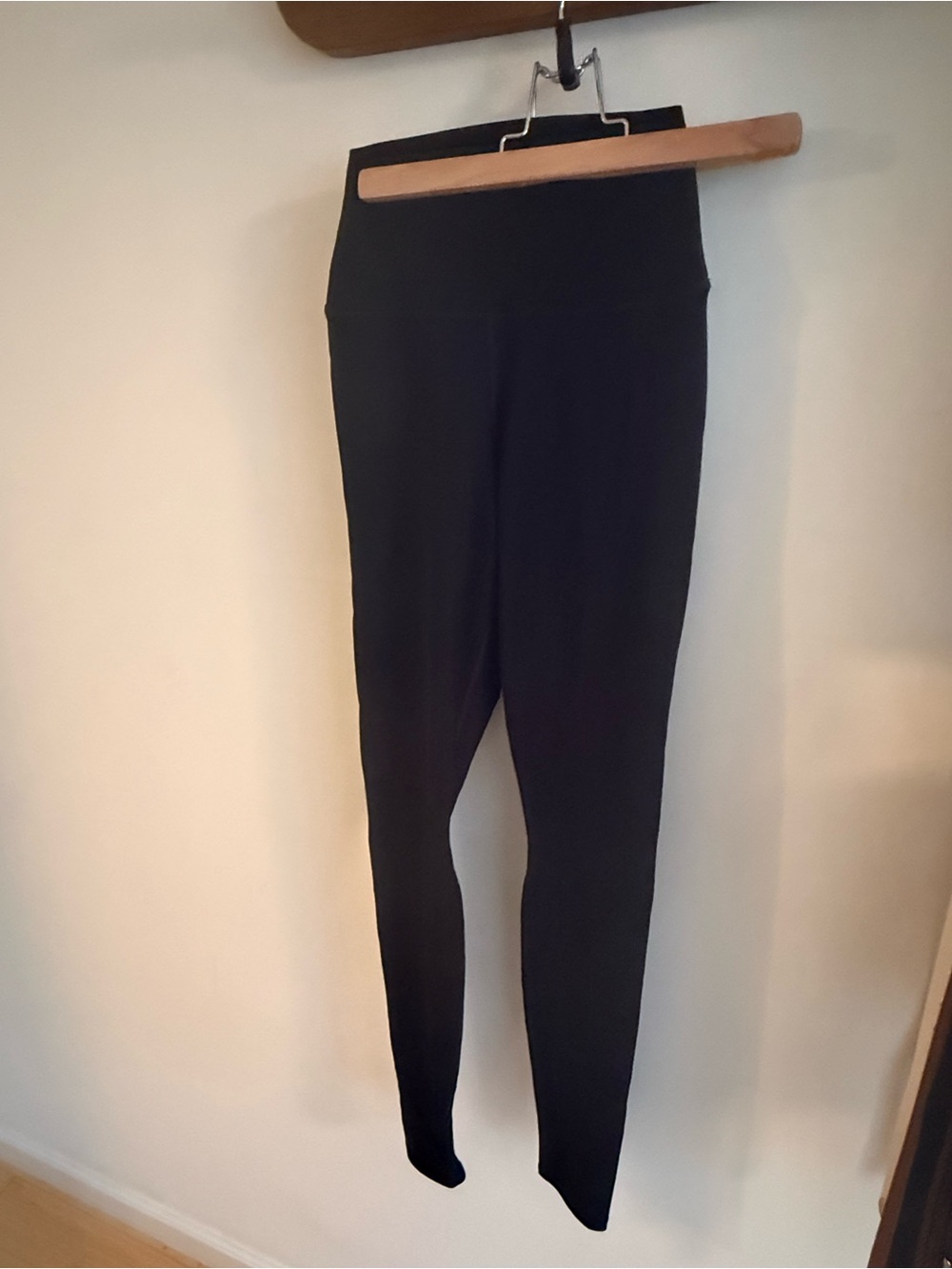 Alo High-Waist Airlift Leggings - like new - Picture 3 of 6